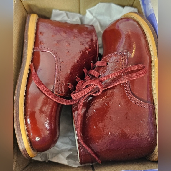 JOSMO WALKER Patent Ostrich Walking Shoes Size: 5 toddler Color: Burgundy - Picture 6 of 10